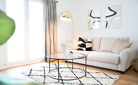 Gemütliches Design Appartment Wolfsburg, mit Terrasse Smart TV, HighSpeed WLAN, Nespresso Maschine